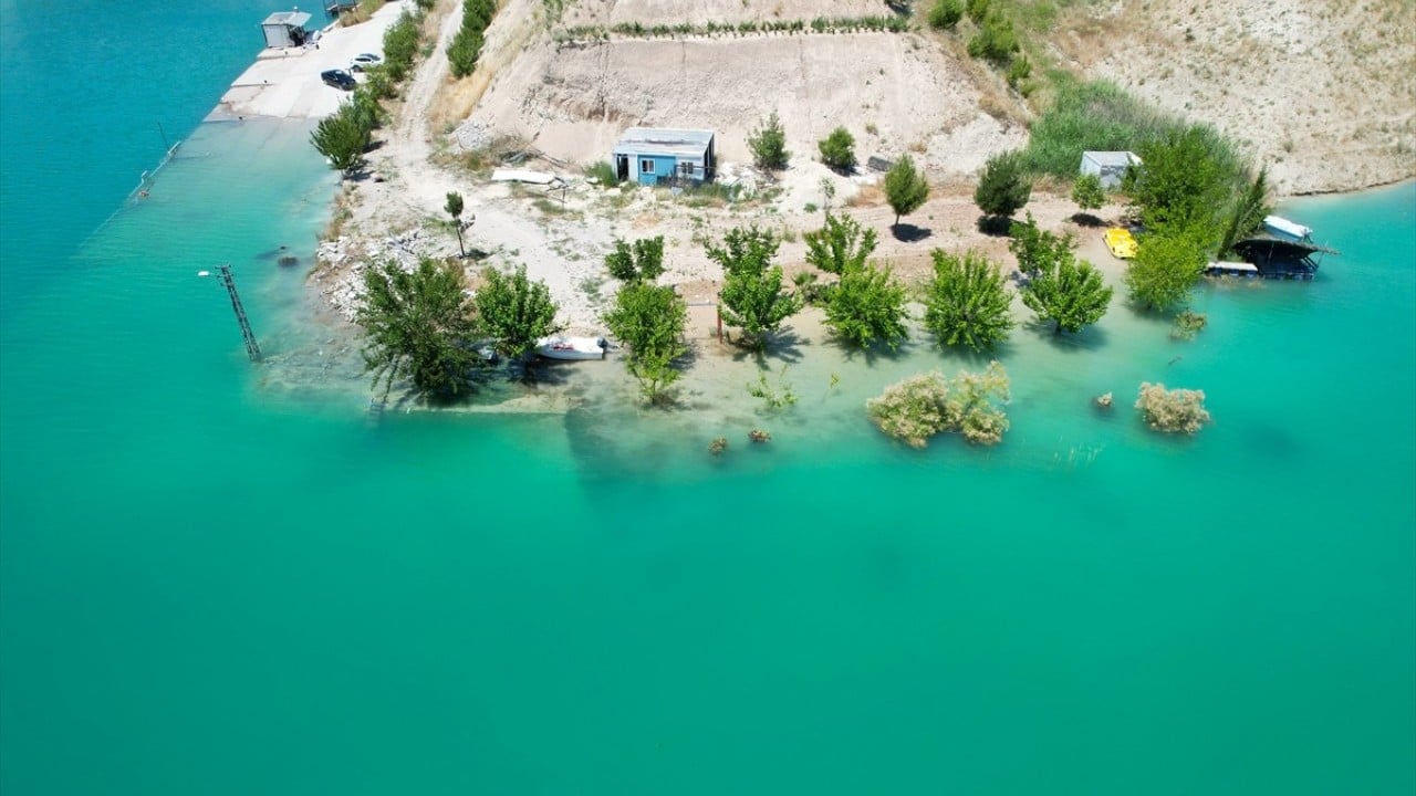 Foto - Kuraklıkla ortaya çıkan adacıklar suya gömüldü