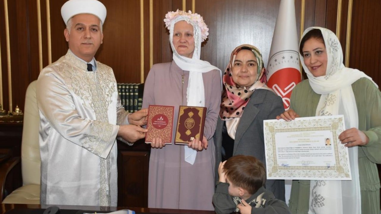 Kur'an-ı Kerim'den etkilenip Müslüman oldu