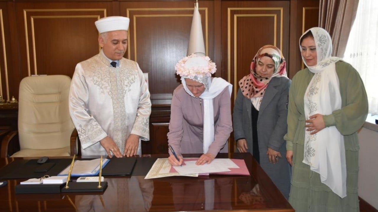 Foto - Kur'an-ı Kerim'den etkilenip Müslüman oldu