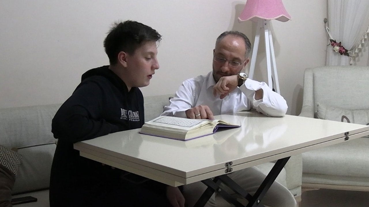 Foto - Kur'an-ı Kerim'i sadece ezbere bilmiyor! Hafızlığın bile ötesinde başarı