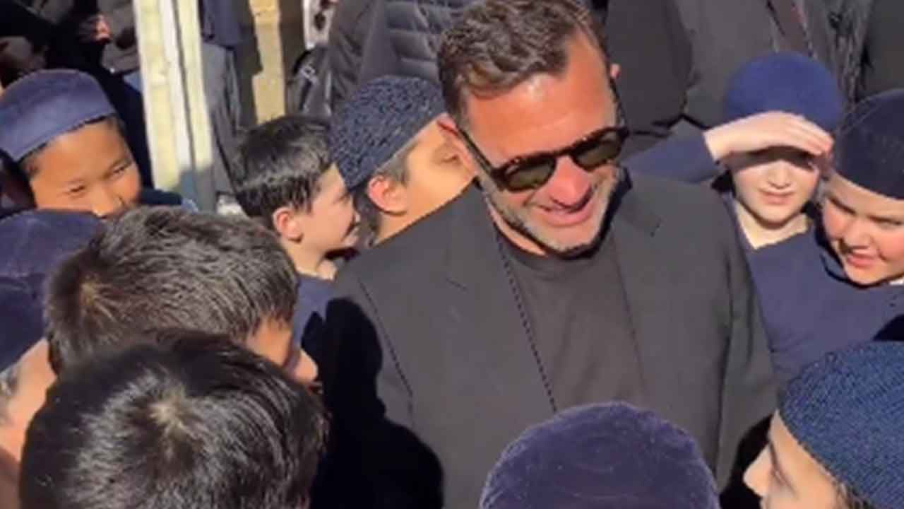 Foto - Çok konuşulacak anlar: Kur'an kursunu ziyaret eden Okan Buruk o isim için dua istedi