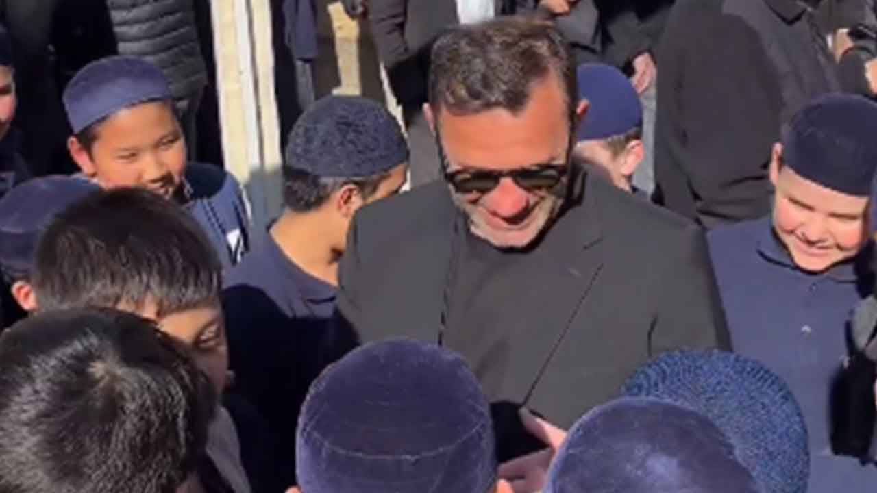 Foto - Çok konuşulacak anlar: Kur'an kursunu ziyaret eden Okan Buruk o isim için dua istedi