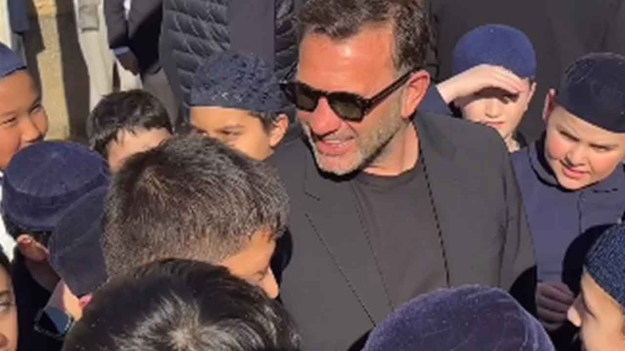 Foto - Çok konuşulacak anlar: Kur'an kursunu ziyaret eden Okan Buruk o isim için dua istedi