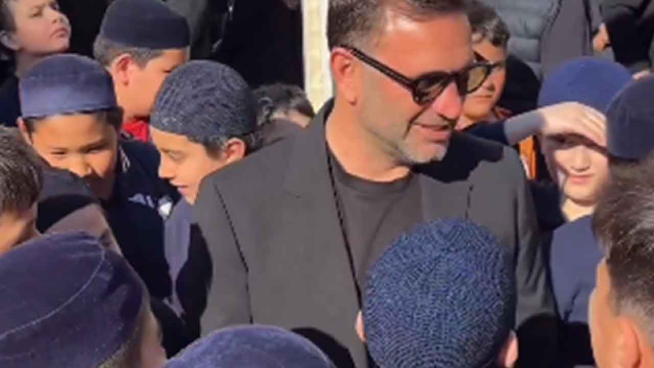 Foto - Çok konuşulacak anlar: Kur'an kursunu ziyaret eden Okan Buruk o isim için dua istedi