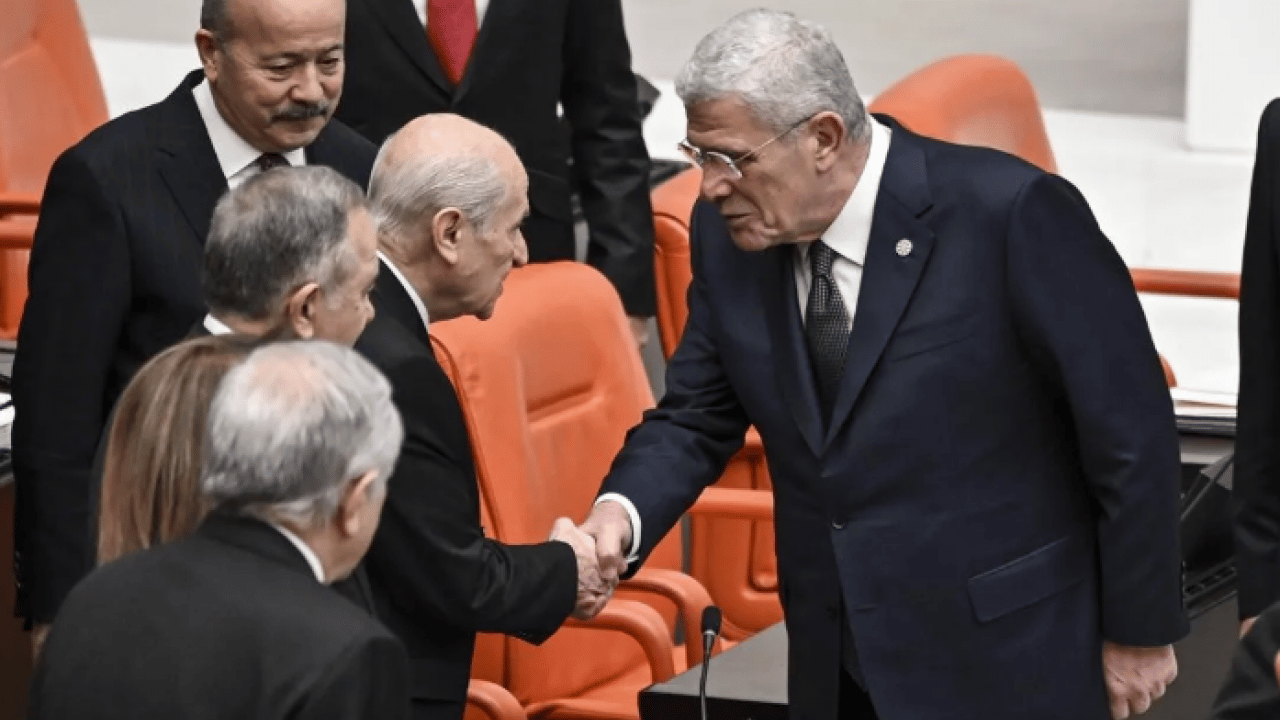 Foto - Kürsüde kükrüyordu ama şimdi ayağına gitti! Dervişoğlu ve Bahçeli arasında ilginç anlar