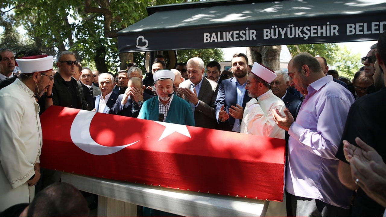 Kurtulmuş'tan eski dosta vefa! Eski vekil Öztaylan dualarla uğurlandı