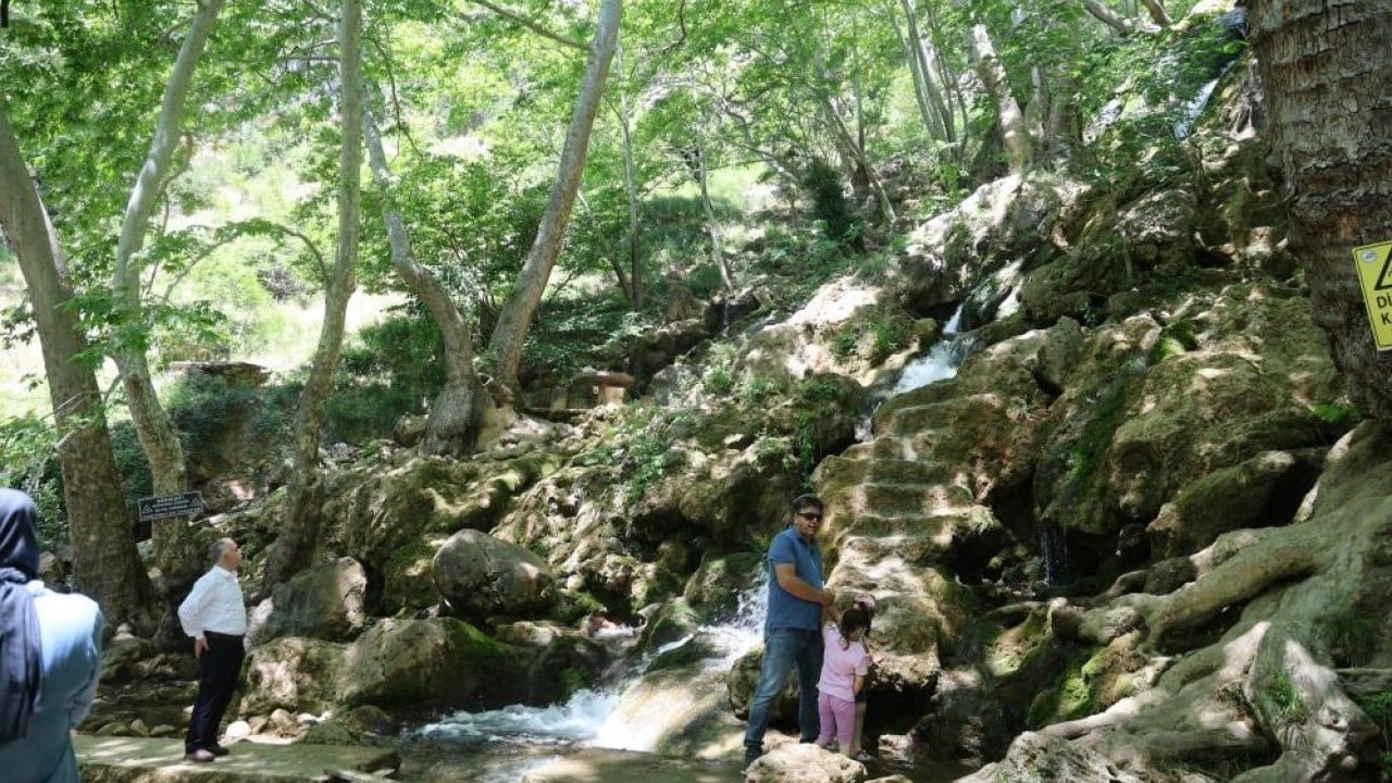 Foto - Kurumuştu, yeniden çağladı! Adanalıların imdadına Obruk Şelalesi yetişti