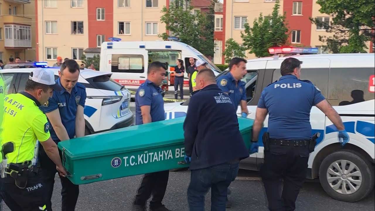 Foto - Kütahya'da feci zincirleme kaza! Karşı şeride geçen otomobiller can aldı!