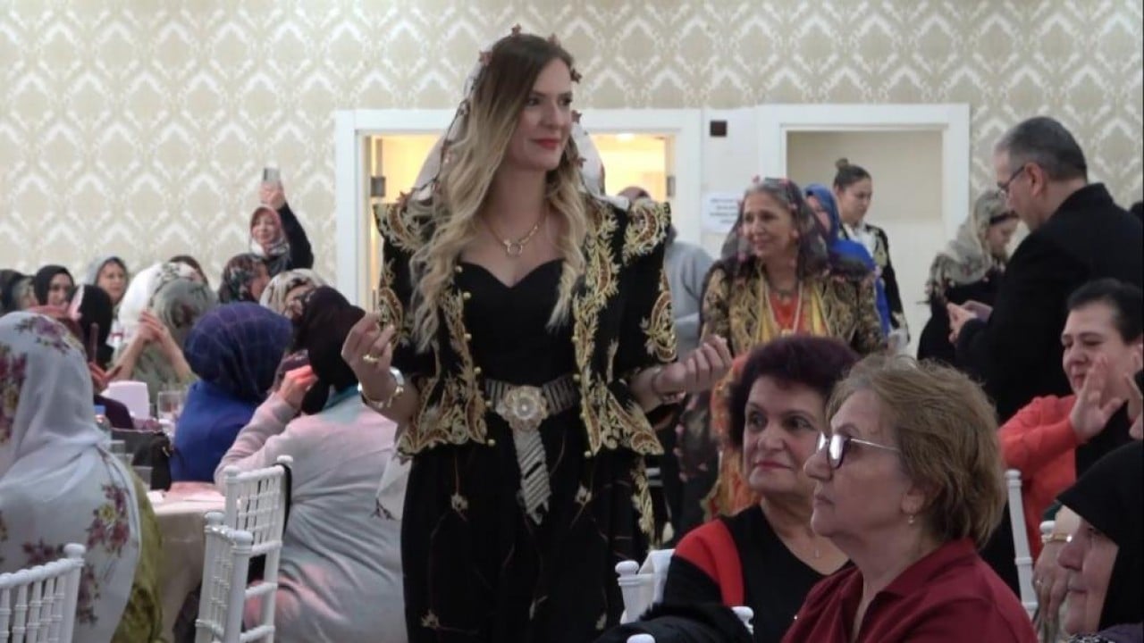 Foto - Kütahya'da geleneksel giyim kültürü yeniden canlandı Şalvarını al gel gecesi