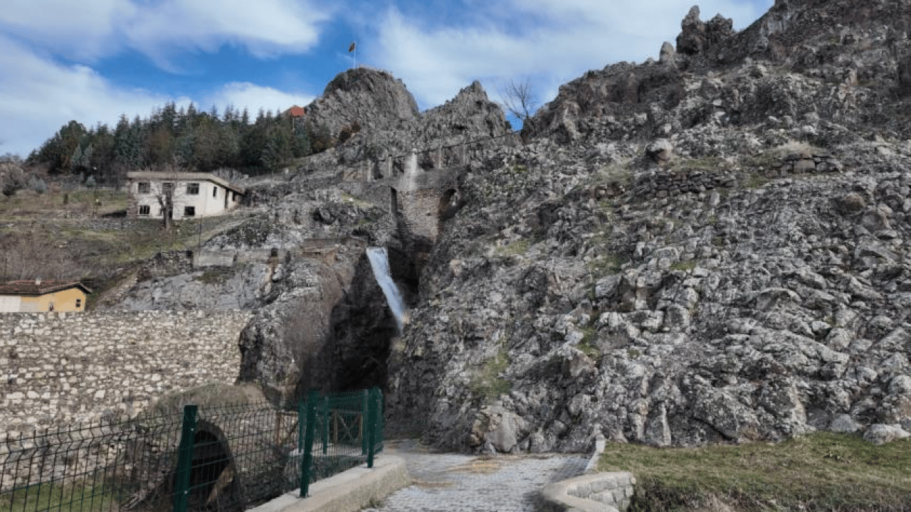 Foto - Kütahya’da kahreden haber: 15 yaşındaki Tuba Dinç’in cansız bedeni bulundu!
