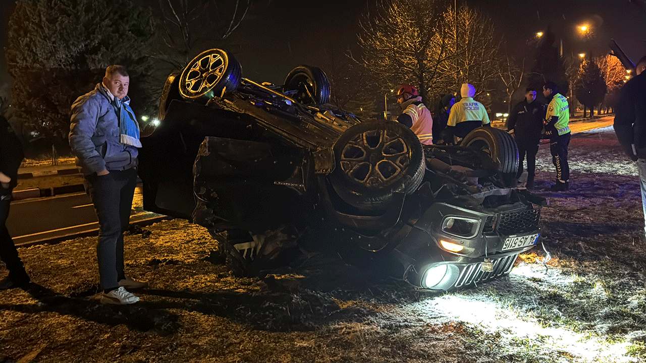 Foto - Kütahya’da korku kavşağı! Yarım saat arayla aynı noktada iki otomobil takla attı!