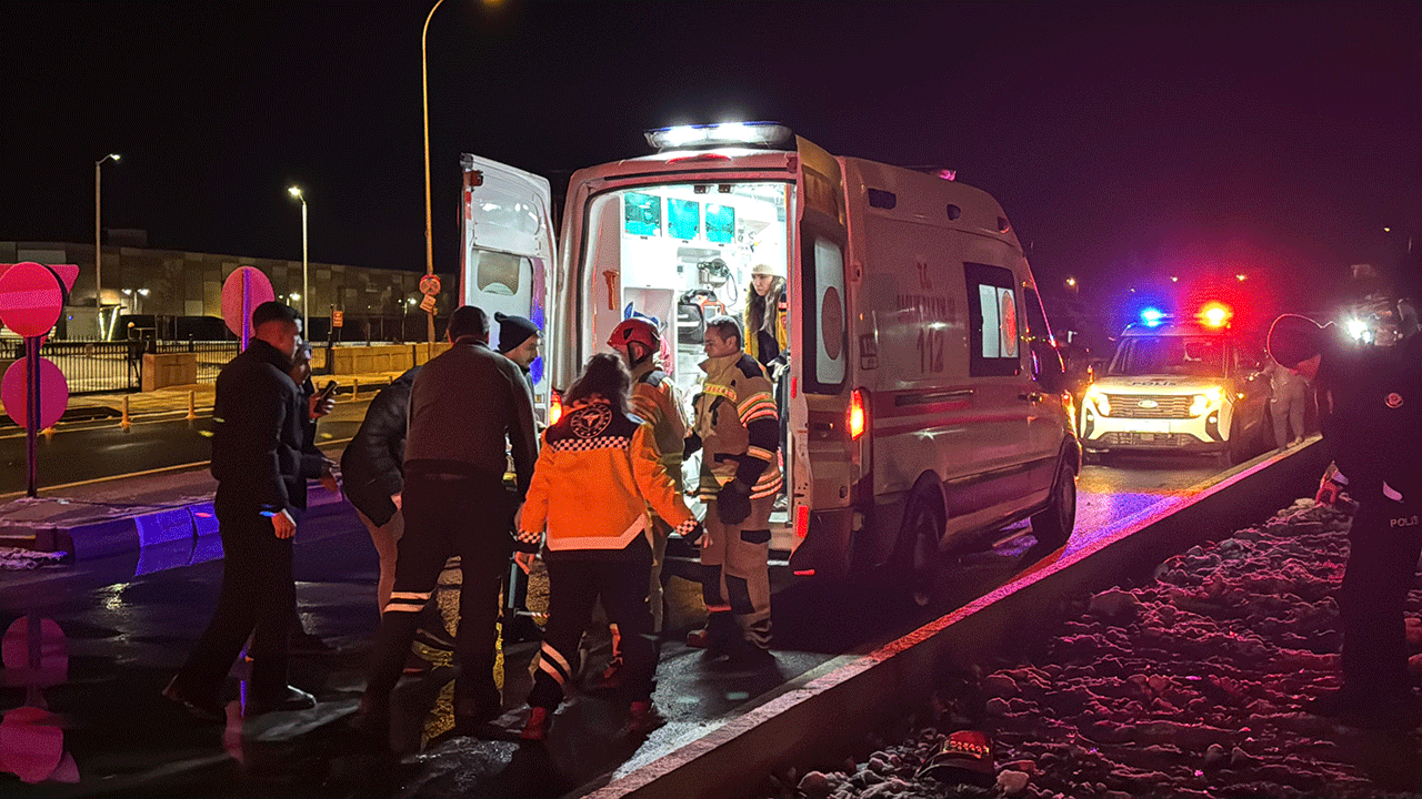 Foto - Kütahya’da korku kavşağı! Yarım saat arayla aynı noktada iki otomobil takla attı!