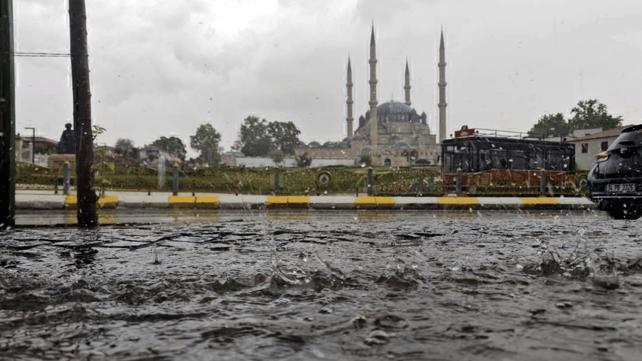 Foto - Kuvvetli yağış İstanbul'a geri dönüyor! Meteoroloji tarih verdi