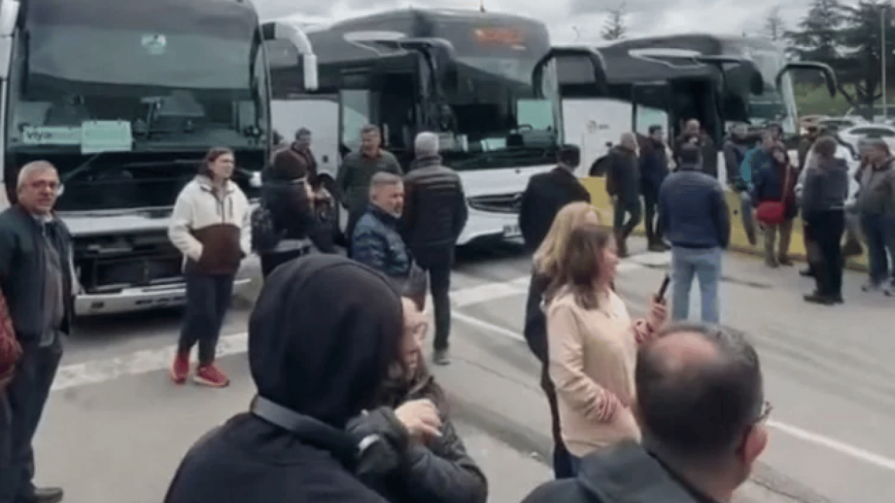 Foto - Kuyruklar kilometrelerce uzadı! Bekleme süresi 10 saati geçti!