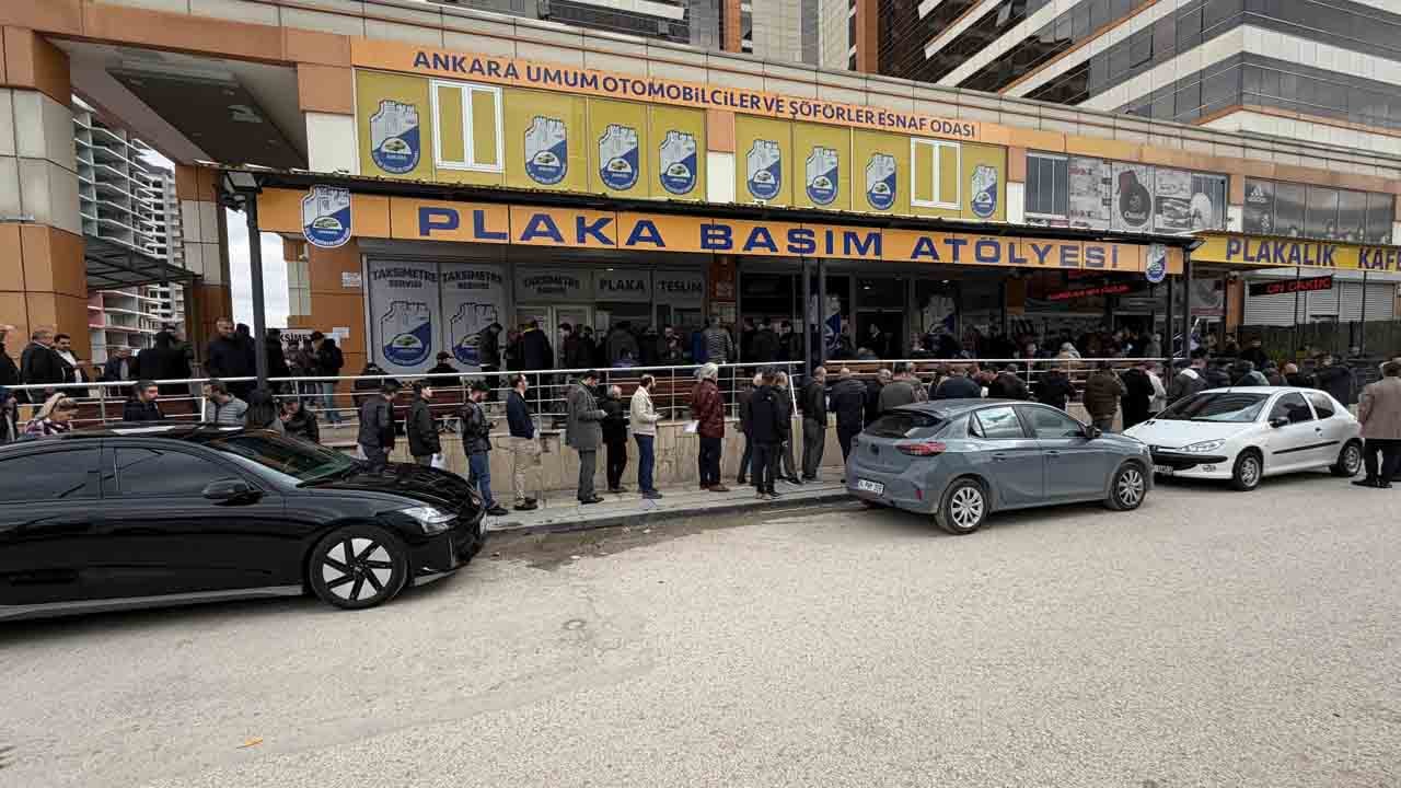 Foto - Kuyruklar uzadı: APP plaka’da son gün yoğunluğu