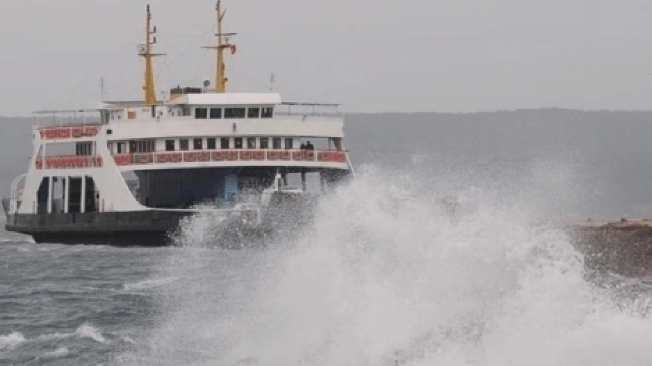 Foto - Kuzey Ege’de fırtına kabusu: Feribot seferleri iptal edildi