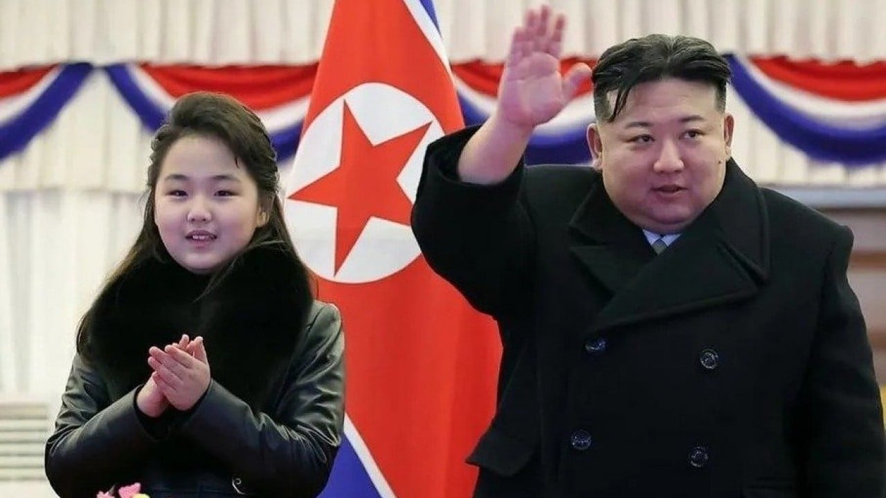 Foto - Kuzey Kore’de ‘varis’ tartışması! Kim, aile anıtına kızıyla gidince olanlar oldu