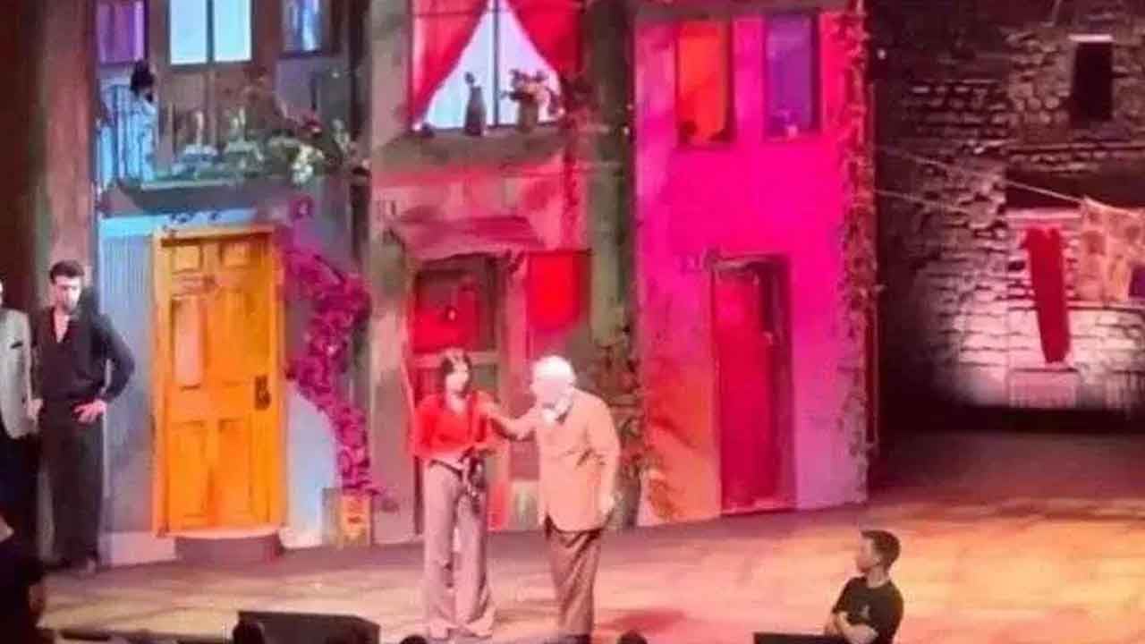 Foto - Laikçi Müjdat Gezen köşeye sıkıştı! Maskesi inince aklına sigorta geldi