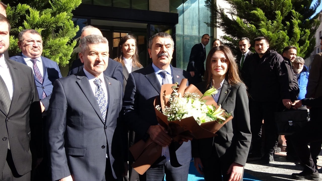 Foto - ‘Laiklik bildirisi’ ile Özgür Özel ve malum cenah yine kafayı çıkardı! Bakan Tekin’den ‘gerici azınlık’ ayarı