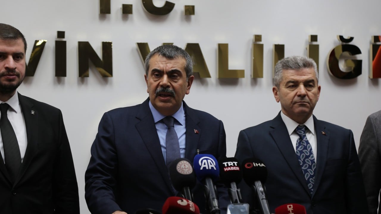 Foto - ‘Laiklik bildirisi’ ile Özgür Özel ve malum cenah yine kafayı çıkardı! Bakan Tekin’den ‘gerici azınlık’ ayarı