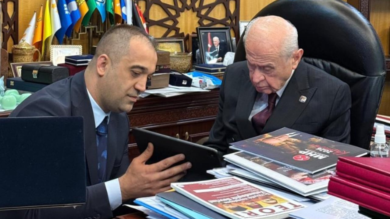 Foto - Lale Devri yadigarı Bahçeli'ye emanet: 300 yıllık kılıçtan dikkat çeken detay