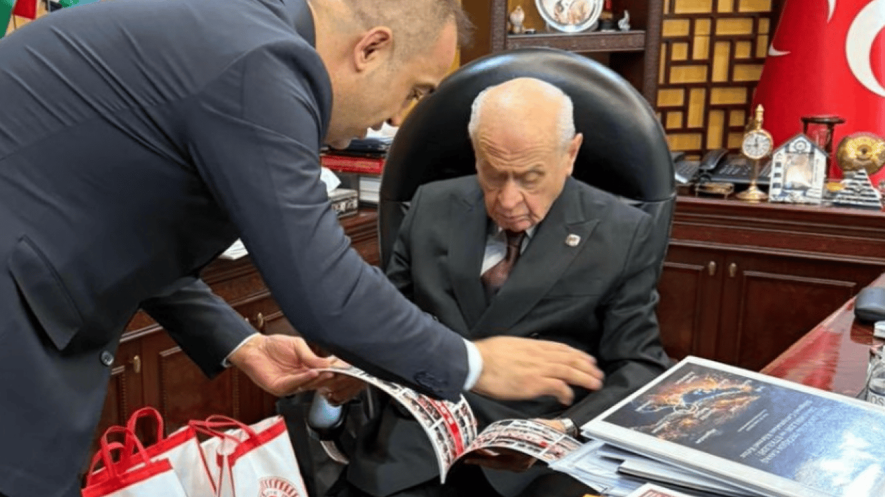 Foto - Lale Devri yadigarı Bahçeli'ye emanet: 300 yıllık kılıçtan dikkat çeken detay