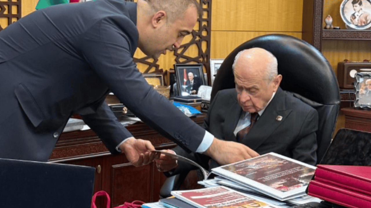 Foto - Lale Devri yadigarı Bahçeli'ye emanet: 300 yıllık kılıçtan dikkat çeken detay