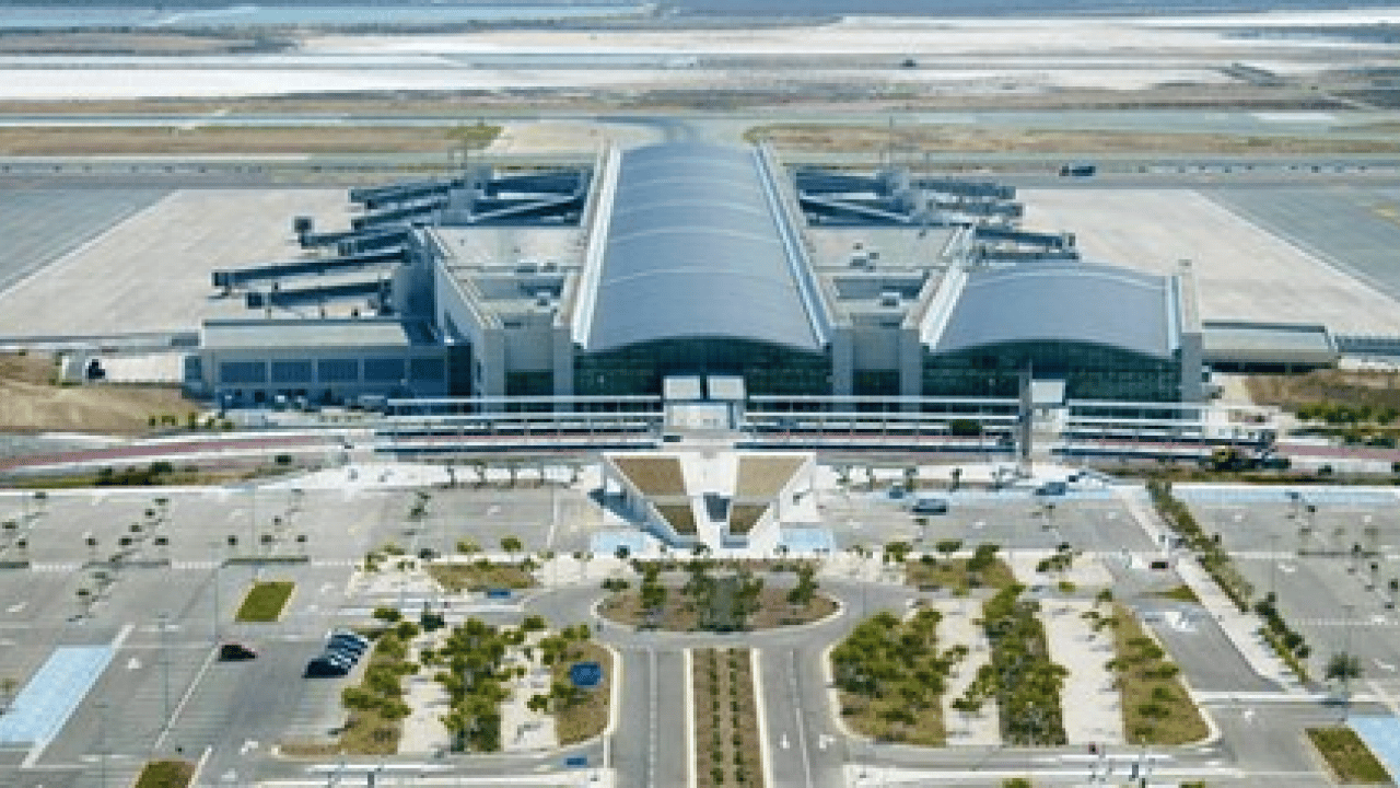 Foto - Larnaka Havalimanı Üzerinden Sert Mesaj: Kaçak Yapılarla Türkiye’ye Meydan Okuyamazsınız!