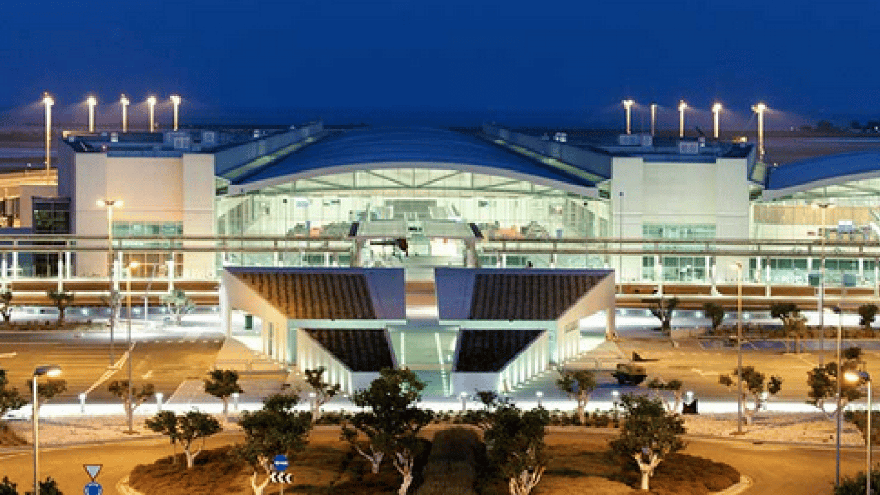 Foto - Larnaka Havalimanı Üzerinden Sert Mesaj: Kaçak Yapılarla Türkiye’ye Meydan Okuyamazsınız!