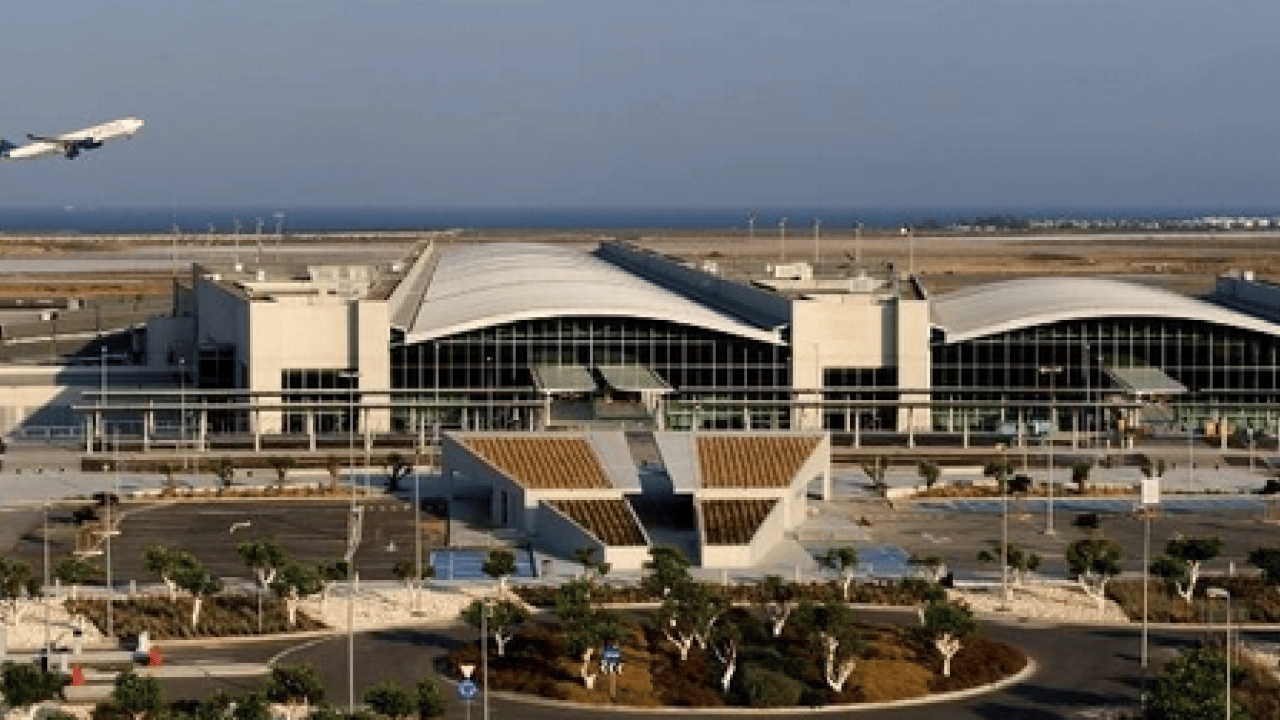 Foto - Larnaka Havalimanı Üzerinden Sert Mesaj: Kaçak Yapılarla Türkiye’ye Meydan Okuyamazsınız!