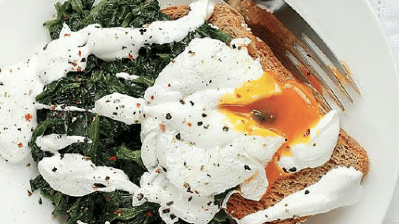 Foto - Lezzetiyle meşhur... Sahurda tok tutan yumurtalı tarif: Çılbır! Şef Hatice Akman'dan sahur menüsü