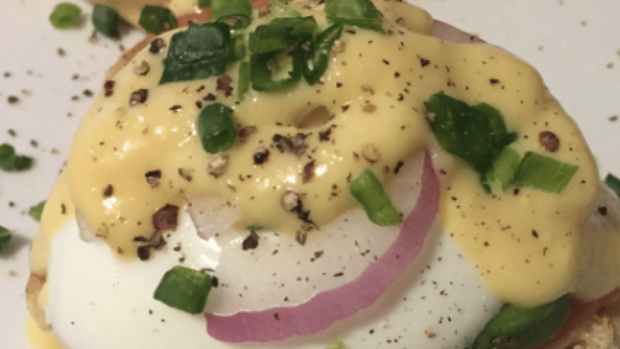 Lezzetiyle meşhur... Sahurda tok tutan yumurtalı tarif: Çılbır! Şef Hatice Akman'dan sahur menüsü