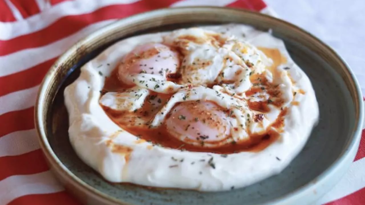 Foto - Lezzetiyle meşhur... Sahurda tok tutan yumurtalı tarif: Çılbır! Şef Hatice Akman'dan sahur menüsü