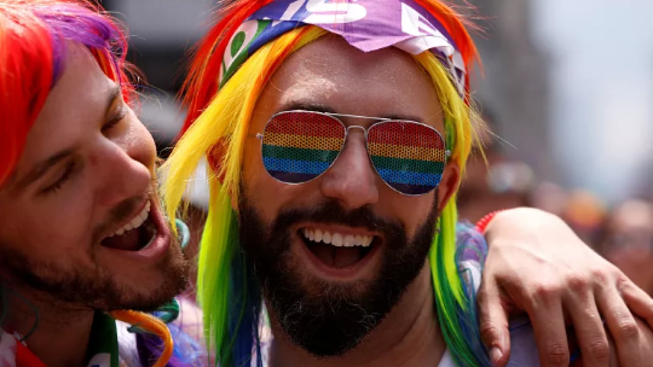Foto - LGBTİ'li sapkınların fonlu provokasyonu ellerinde patladı: Taksim'de ahlaksızlar sürüsüne ağır darbe!