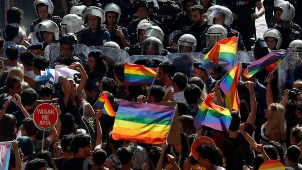 Foto - LGBT’yi övenler işte şimdi hapı yuttu! Feleklerini şaşırtacak karar uygulamaya giriyor