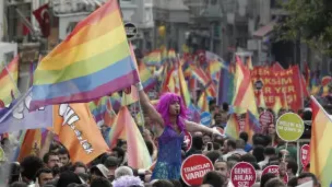 Foto - LGBT’yi övenler işte şimdi hapı yuttu! Feleklerini şaşırtacak karar uygulamaya giriyor