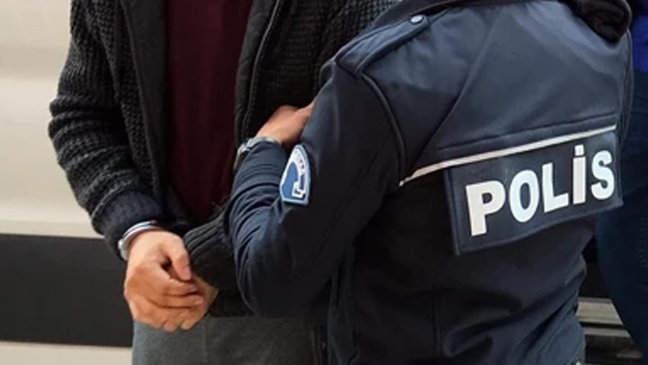 Foto - Linç edilmek istendi: Yarı çıplak babasını öldüresiye dövüp saniye saniye resmen kayda aldı