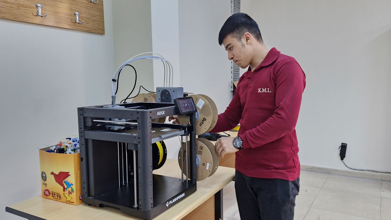 Foto - Lise öğrencilerinden üretim atağı! 3D yazıcıyla para kazanıyorlar