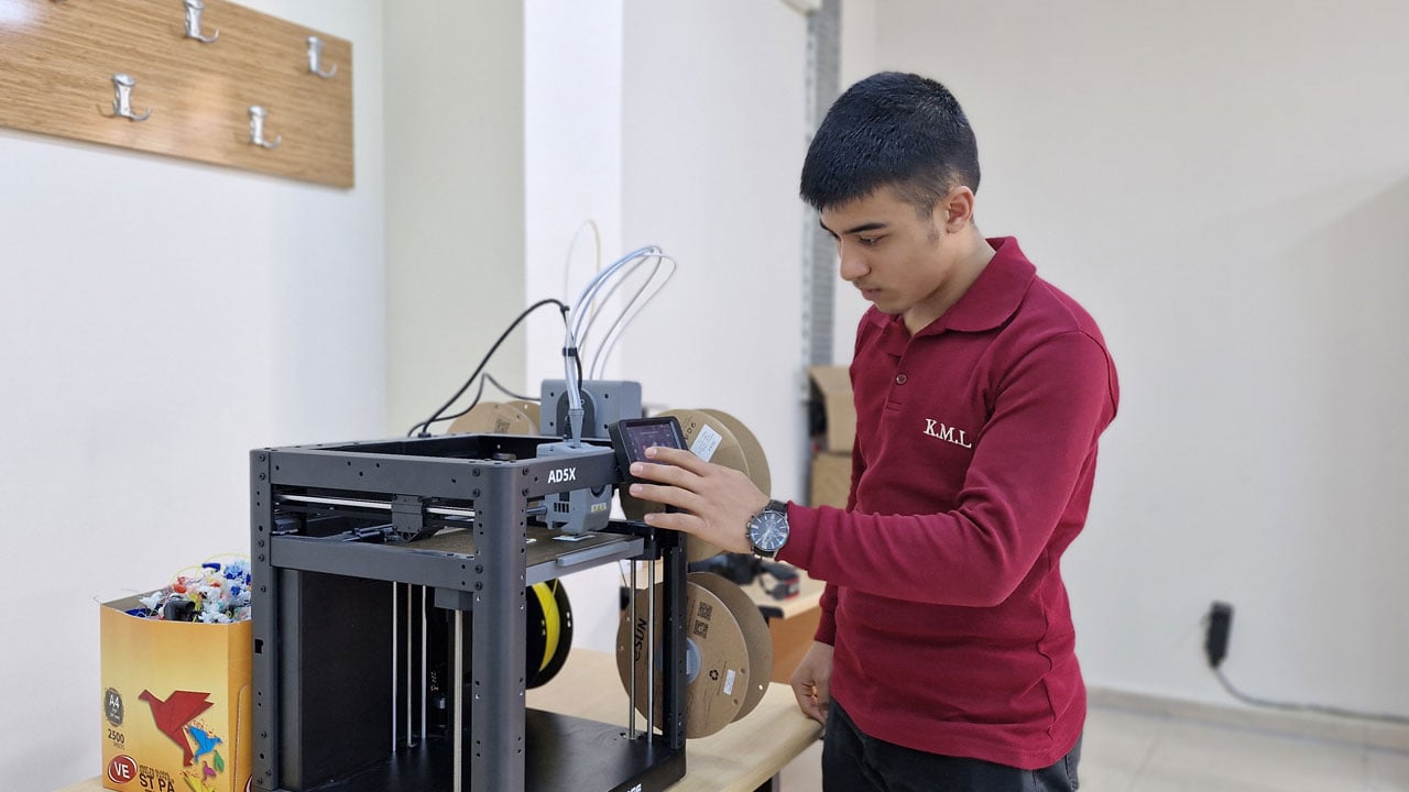 Foto - Lise öğrencilerinden üretim atağı! 3D yazıcıyla para kazanıyorlar