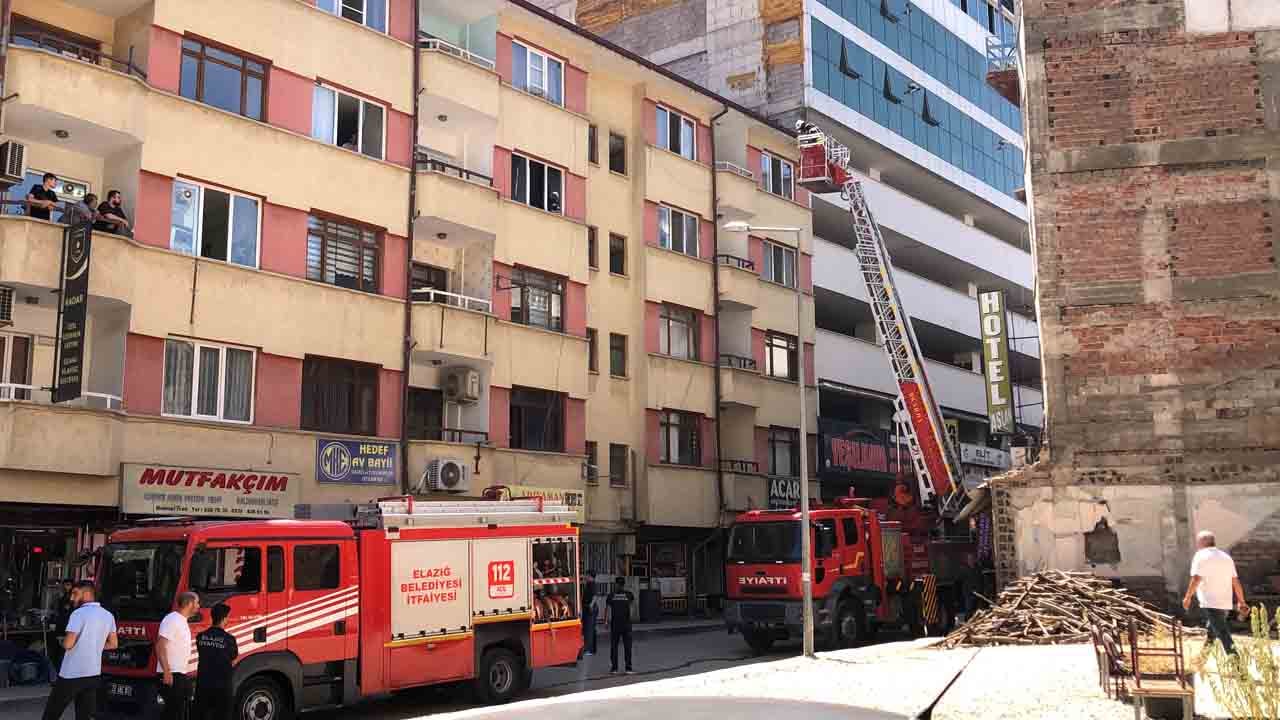 Foto - Lokanta bacası alev alev: İş Merkezinde korku dolu dakikalar!
