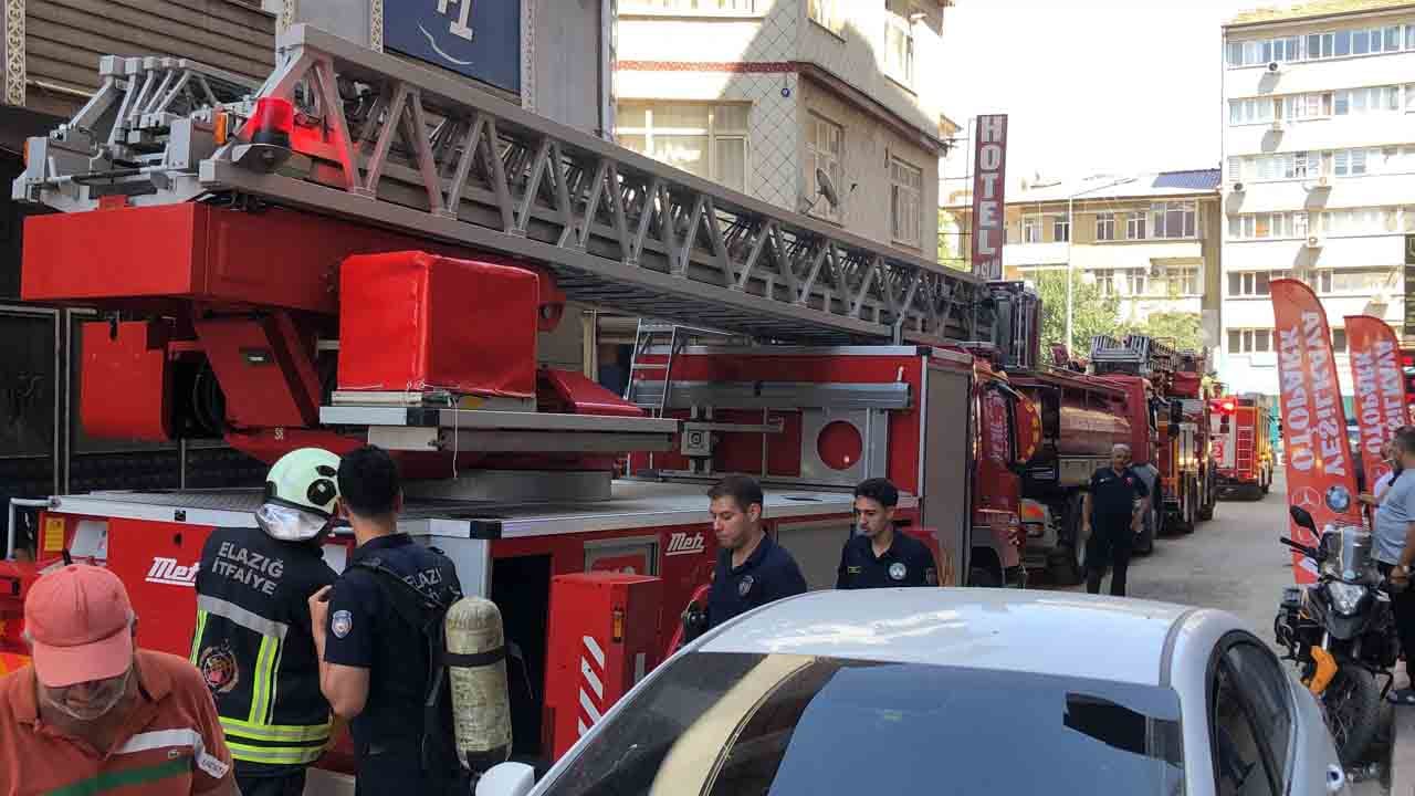 Foto - Lokanta bacası alev alev: İş Merkezinde korku dolu dakikalar!