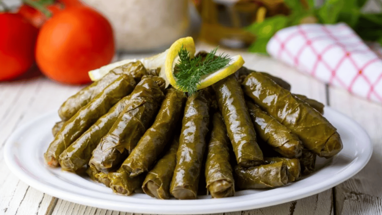 Foto - Lokum gibi yumuşacık oluyor! Usta şeflerin yaprak sarma sırrı açıklandı