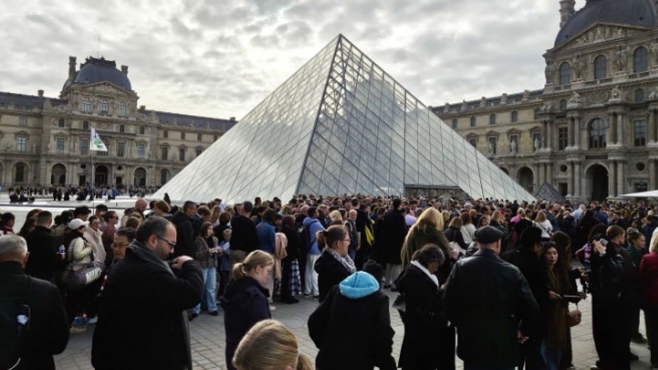 Foto - Louvre Müzesi’nde skandal! Tarihi soygundan sonra istifa geldi