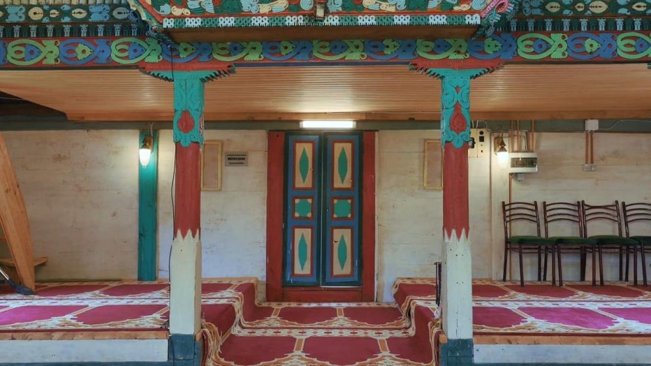 Macahel’in sembolü 175 yıllık camiye köy sakinleri gözü gibi bakıyor