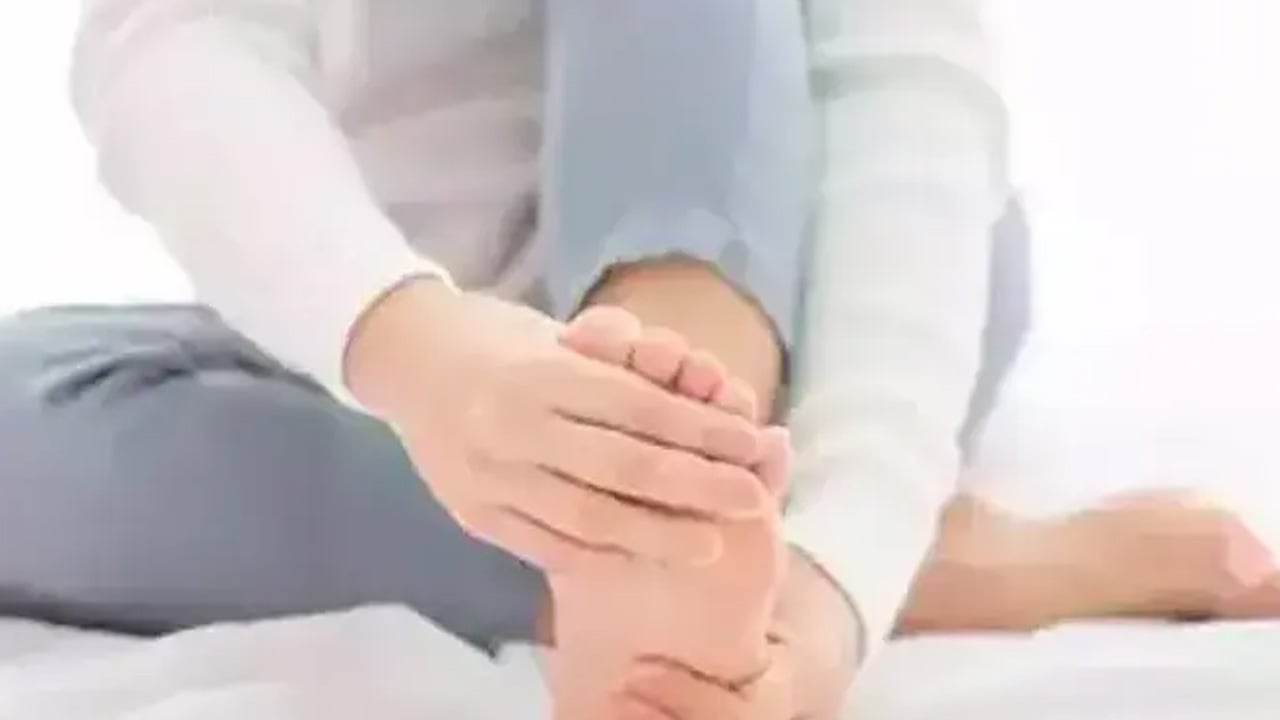 Foto - Maden suyu ile ayakları yıkayın: En iyisi o, iyi geliyor! Bunu yapın: Cilde sürün, suyunu için, bol tüketin...