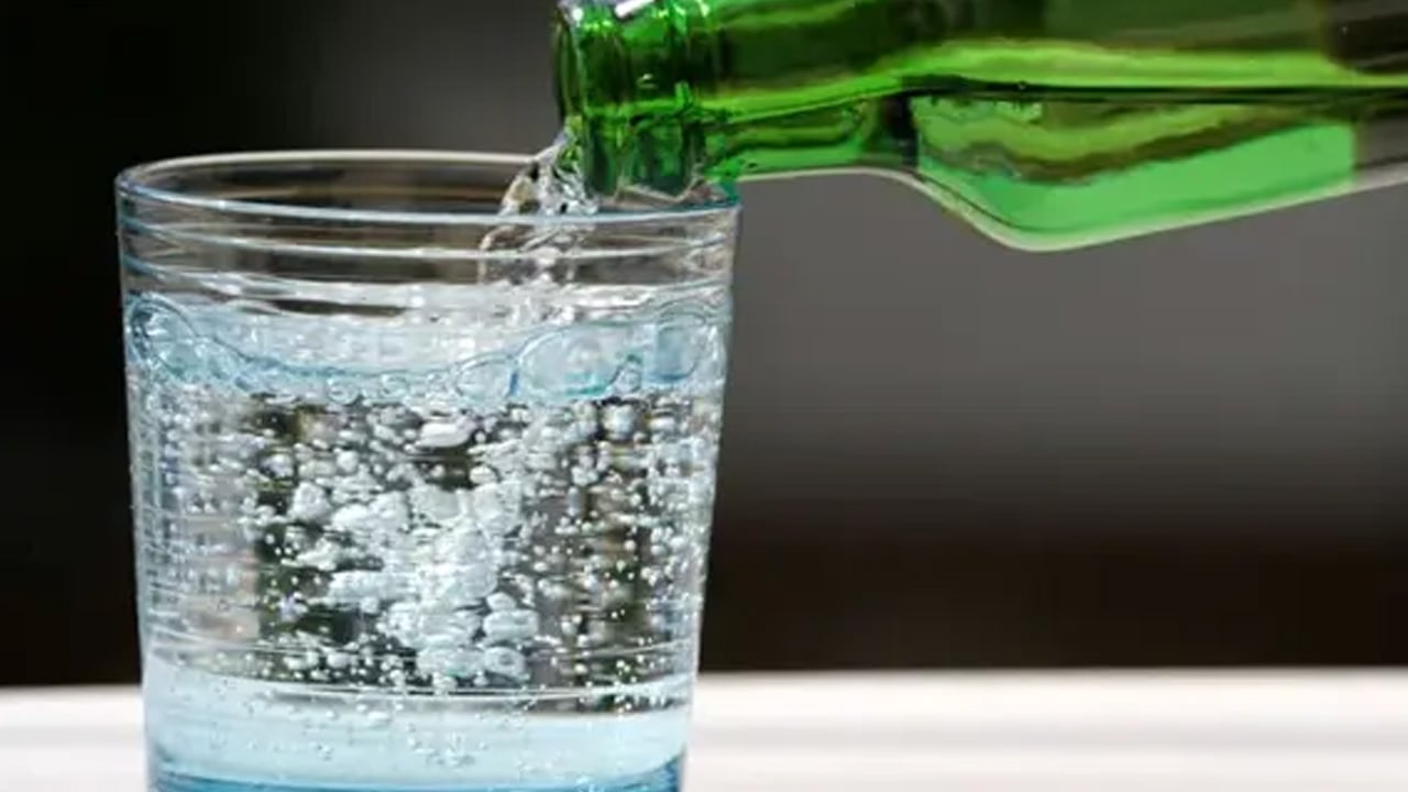 Foto - Maden suyu, su veya ev yapımı ayran tercih edilmeli: Bayramda risk taşıyor! Doğal ürünler mineralli sular önemli...