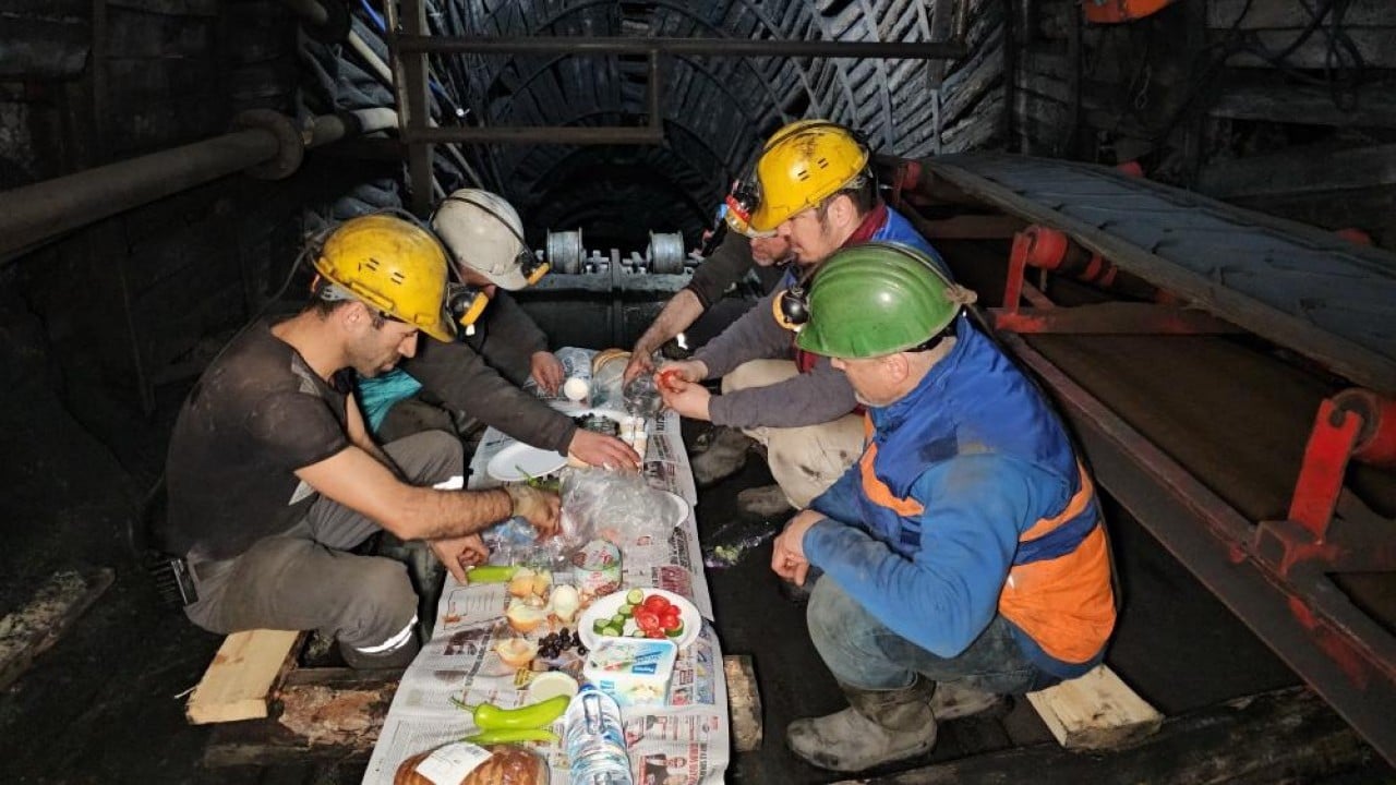 Foto - Madencilerin yerin 120 metre altında ilk sahur heyecanı
