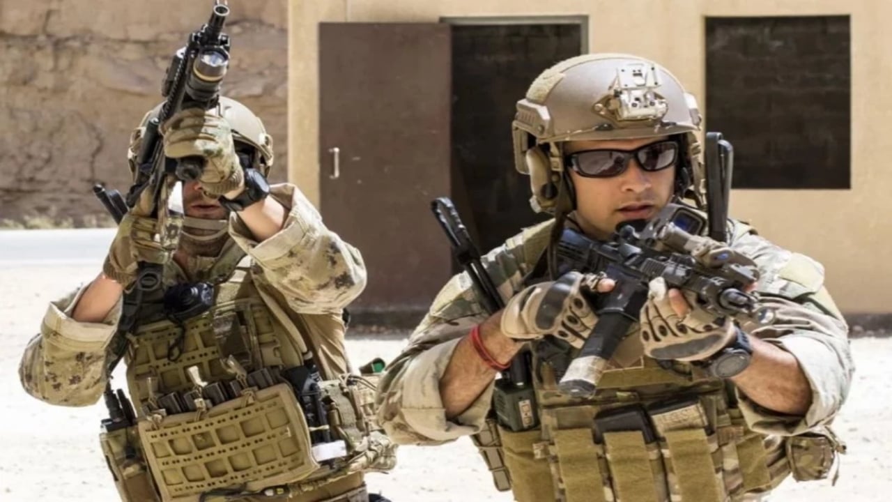 Foto - Maduro’yu kaçıran ajanların üzerindeki yazı dikkat çekti! İşte ilginç "DEA" detayı