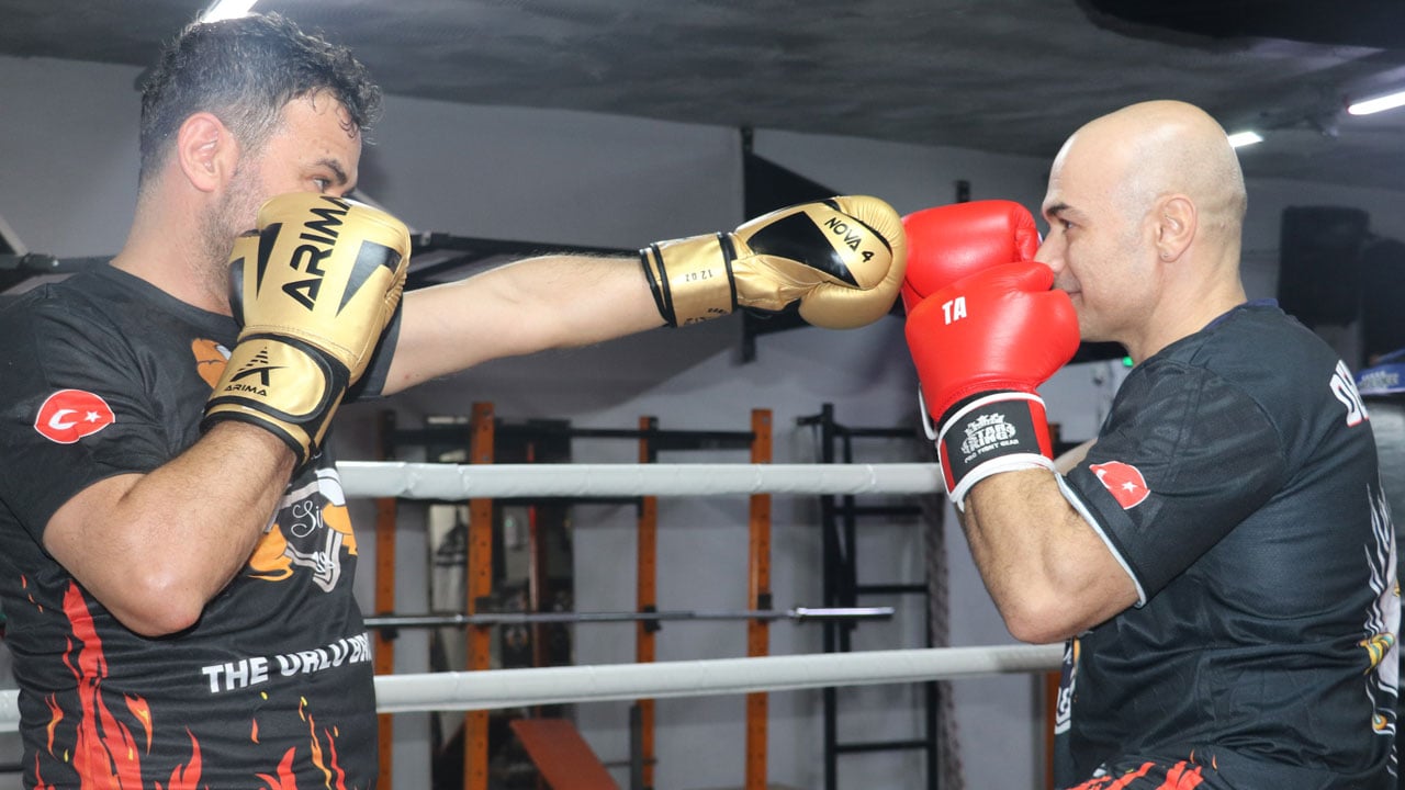 Foto - Doktorlara saldıran magandalar bu haber size: Hastanede şifa ringde yumruk