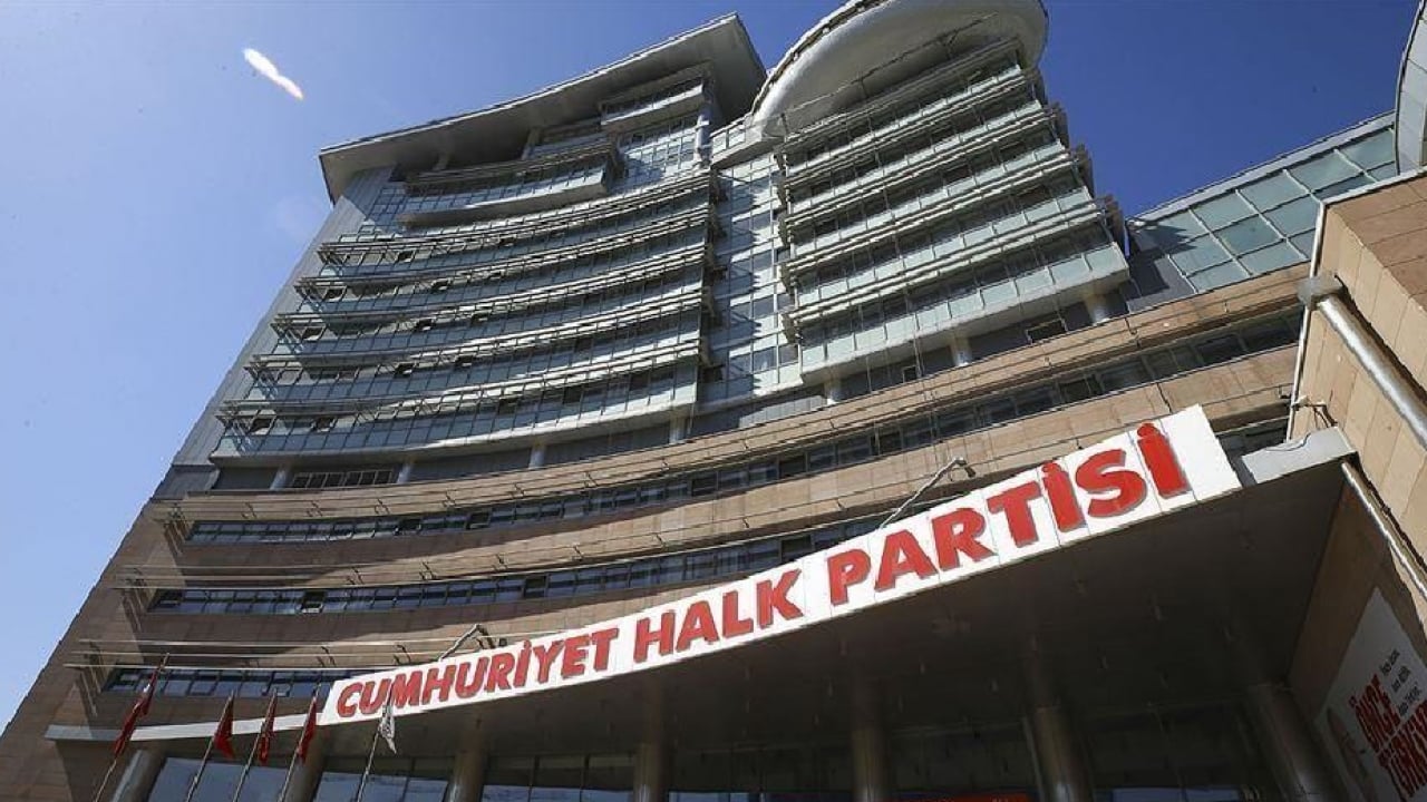 Foto - Mağdur CHP’liler Özgür Özel’den hesap sordu: Önce kendi kapının önünü temizle!